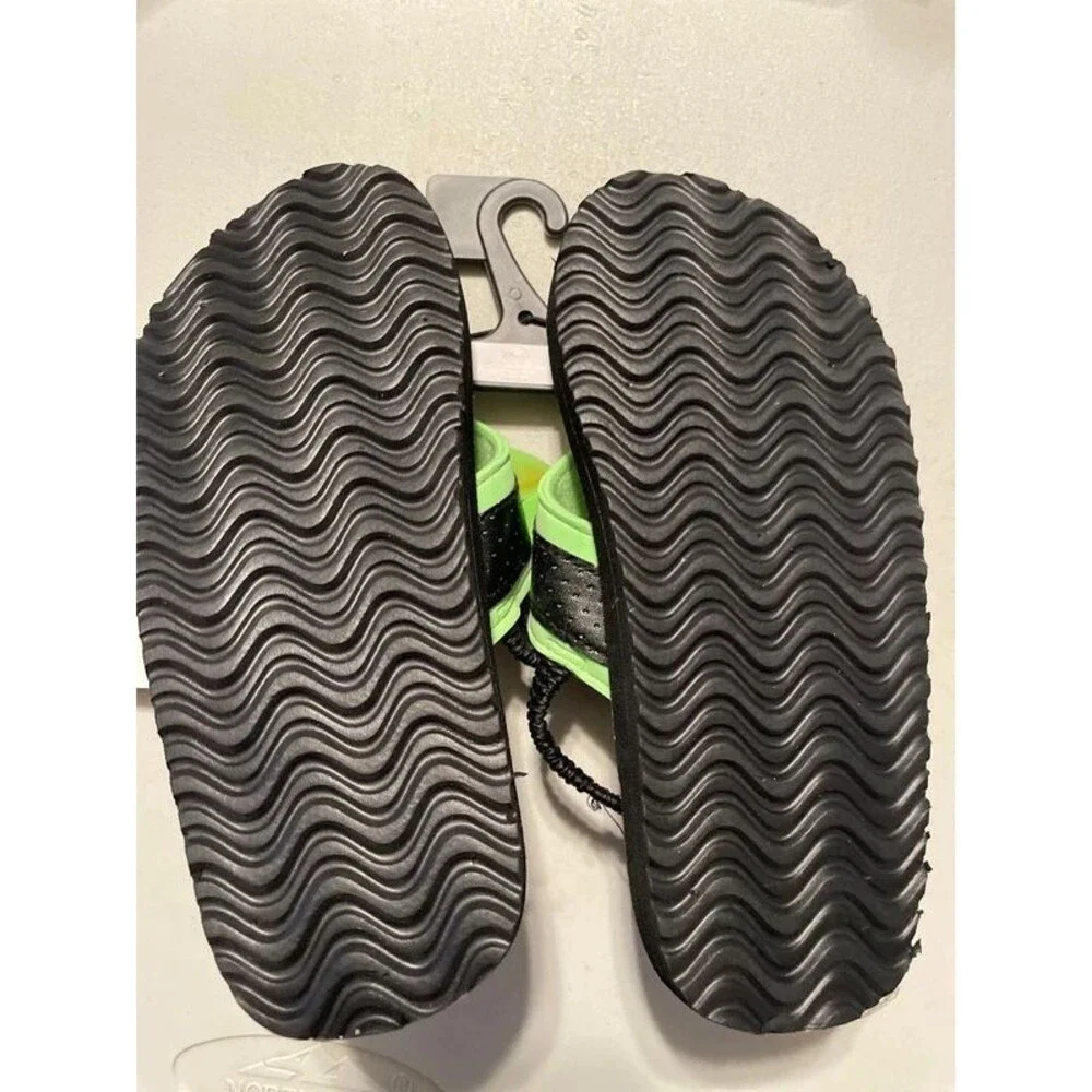 Star Wars Mandalorian Toddler 11/12 flip flops w/straps NWT